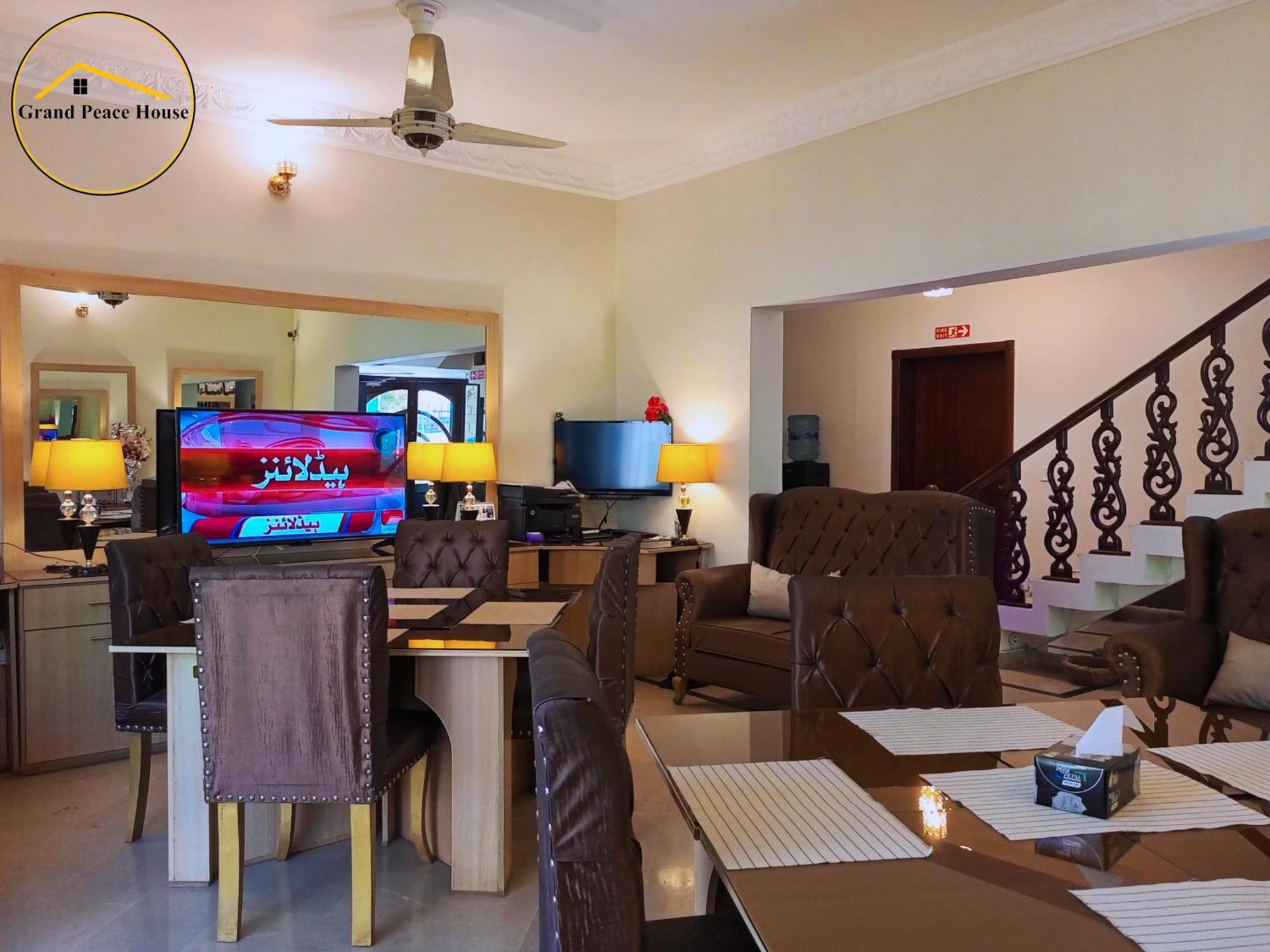 Bed and Breakfast Grand Peace House I Исламабад Экстерьер фото