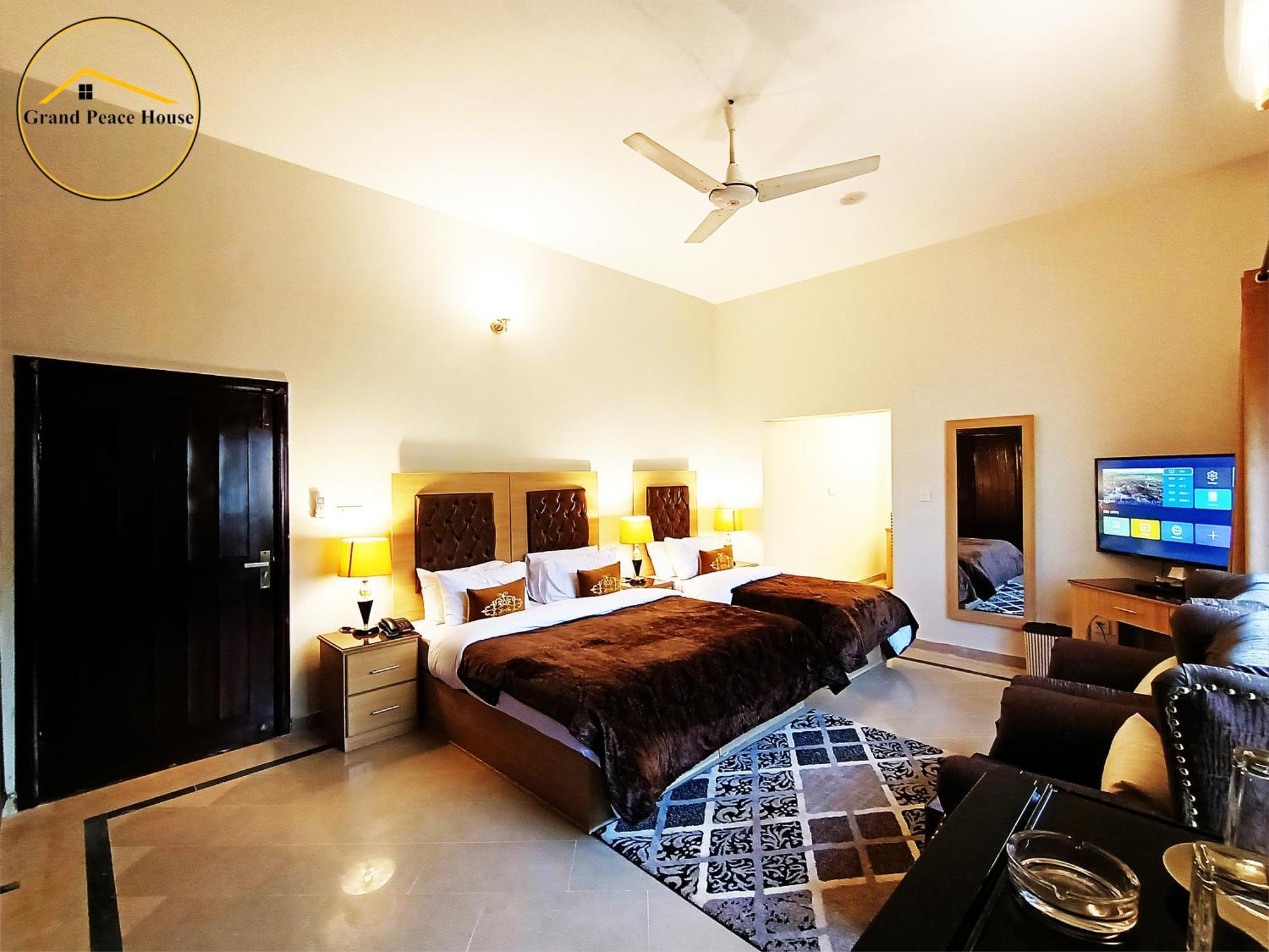 Bed and Breakfast Grand Peace House I Исламабад Экстерьер фото