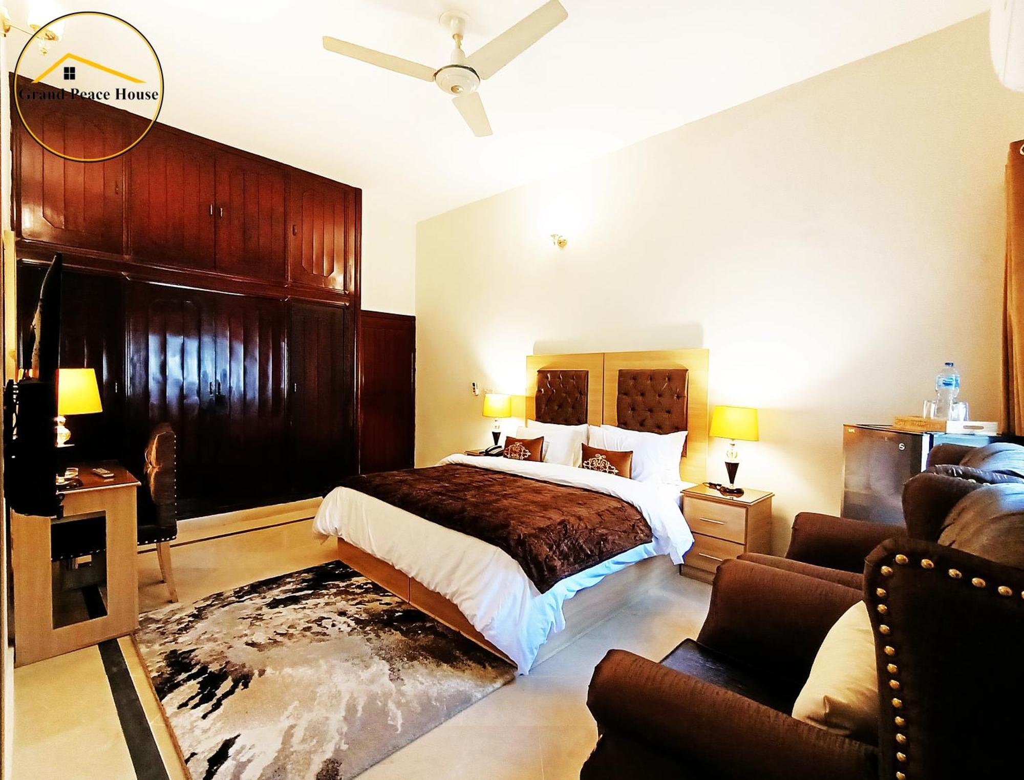 Bed and Breakfast Grand Peace House I Исламабад Экстерьер фото