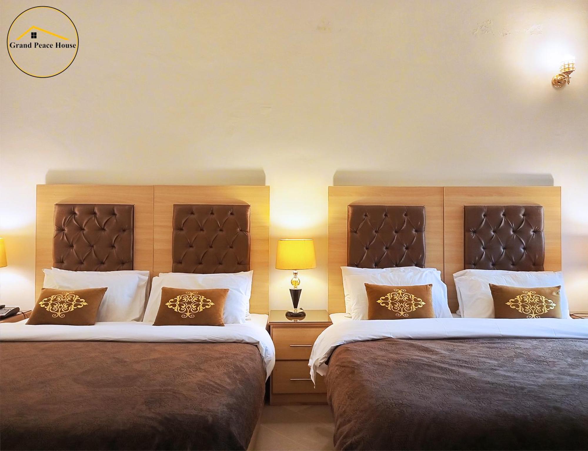 Bed and Breakfast Grand Peace House I Исламабад Экстерьер фото