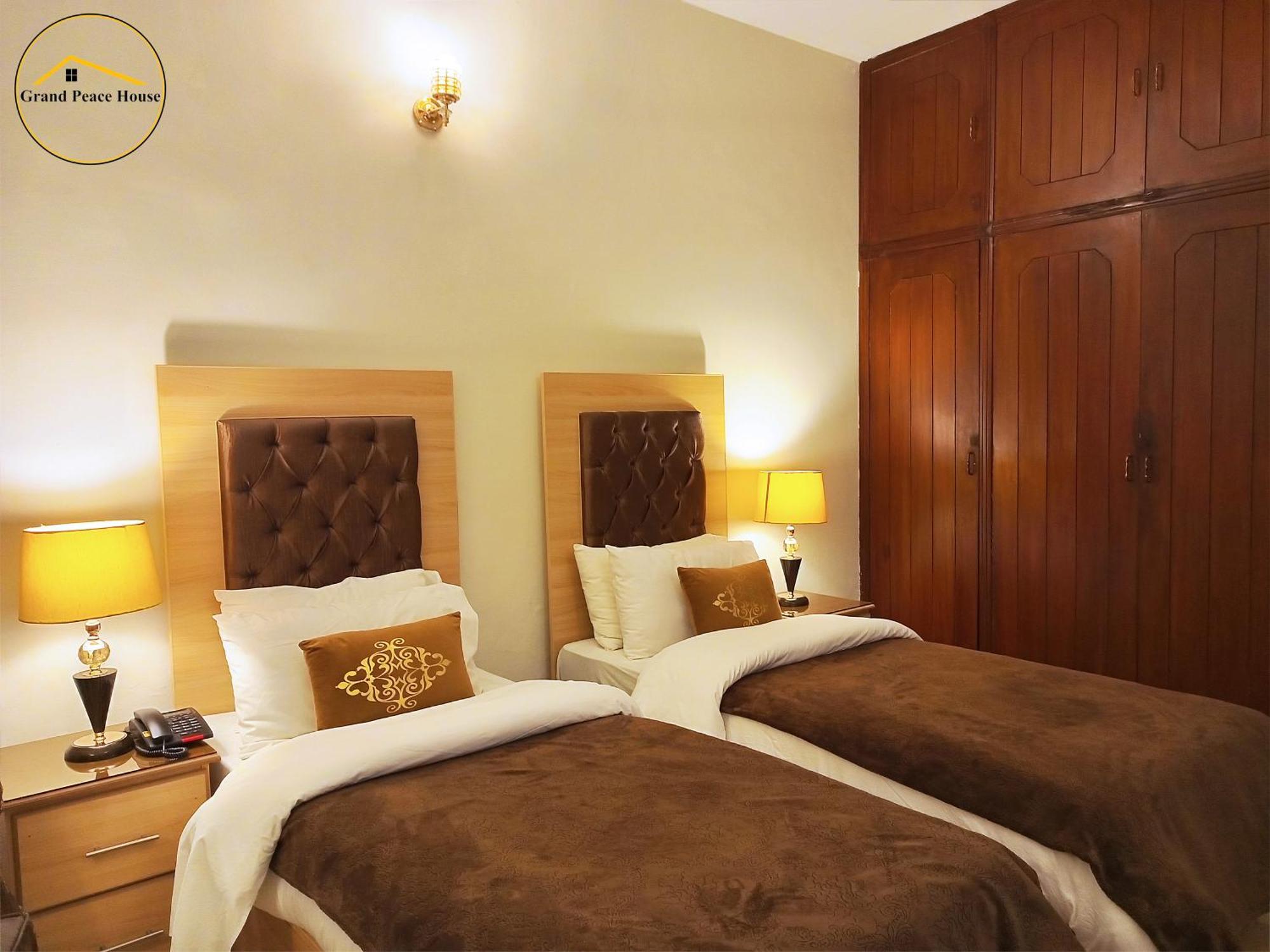 Bed and Breakfast Grand Peace House I Исламабад Экстерьер фото